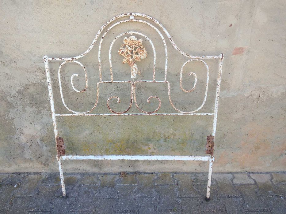 Cabeceira de cama de ferro antiga