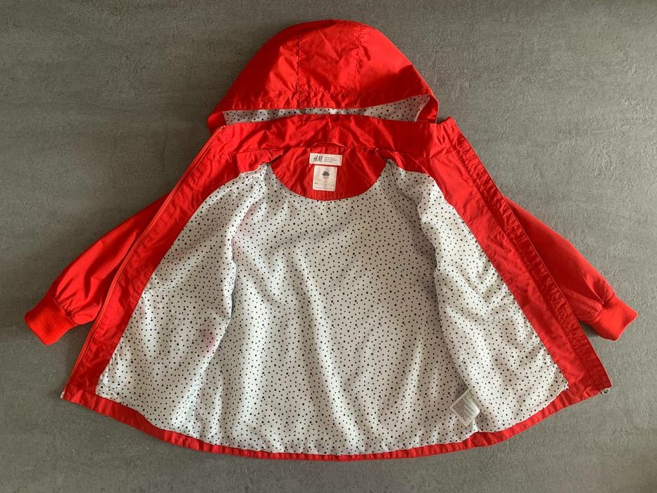 Вітронепроникна куртка для дівчинки H&M.