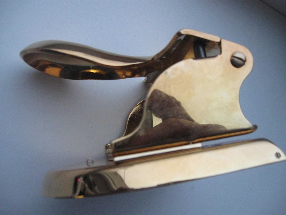 Дирокол  фірми  ELCASOO, новий з позолота 100%. Взяти з набора.