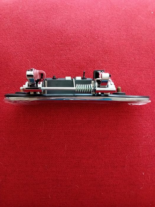 Puxador porta frente lado direito  nissan primera