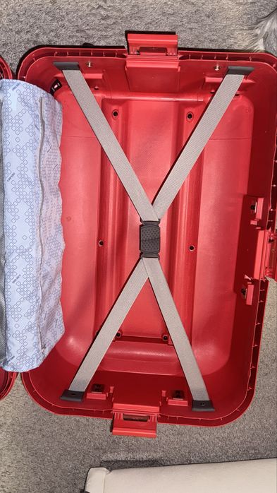 Продам валізу Delsey