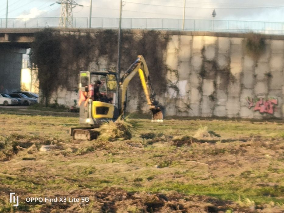 Serviços mini giratória