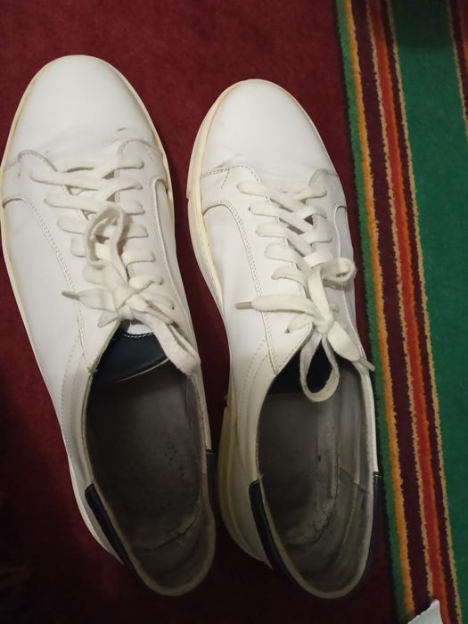 Продам белые кожаные кроссовки