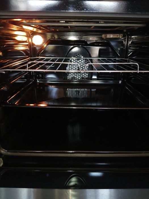Vendo fogão elétrico, vitrocerâmica. Marca Beko.  Em muito bom estado.
