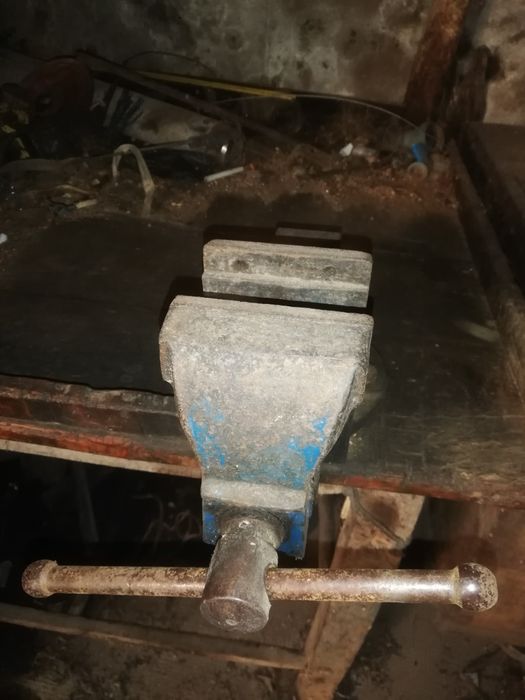 Torno de mesa em bom estado.