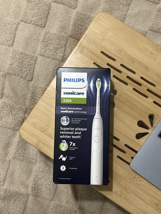 Електрична зубна щітка PHILIPS Sonicare HX7108/01 серії 5300