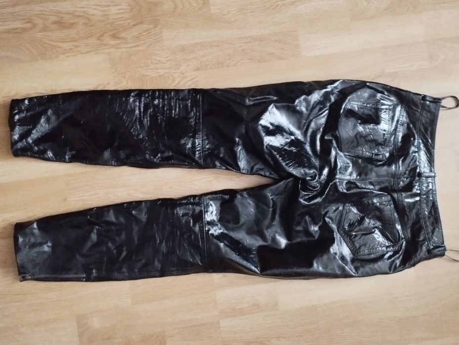 Шкіряні жіночі джинси