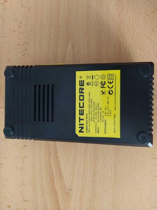 Carregador Pilhas Nitecore D2 AA AAA 18650 Ni-MH Lítio Li-ion