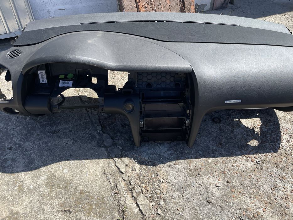 Панель Audi q7 (торпеда)