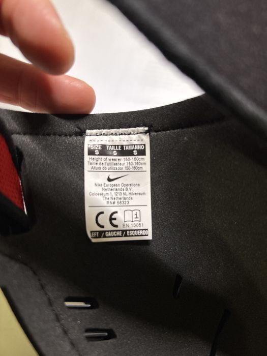 Ochraniacze pilkarskie nike protegga shield