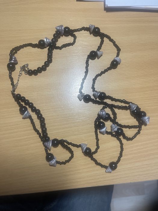 Colar de pedras pretas
