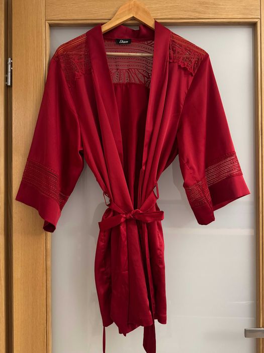 Szlafrok czerwony satynowy z koronką Etam S seksowny elegancki