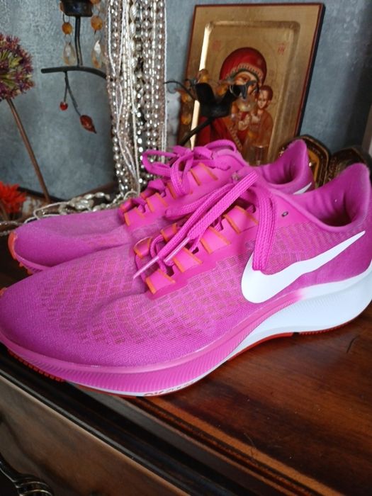 Оригінальні кросівкиNike ( є ньюанс)