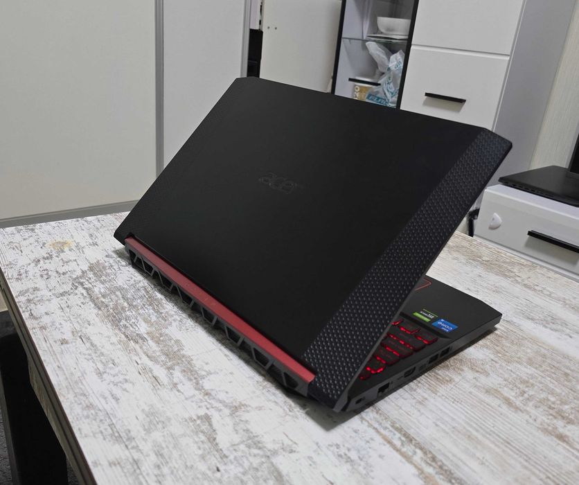 Acer Nitro 15.6 IPS (Core i5 9-Gen/Nvidia GTX 1050/16 DDR4/256GB+512GB