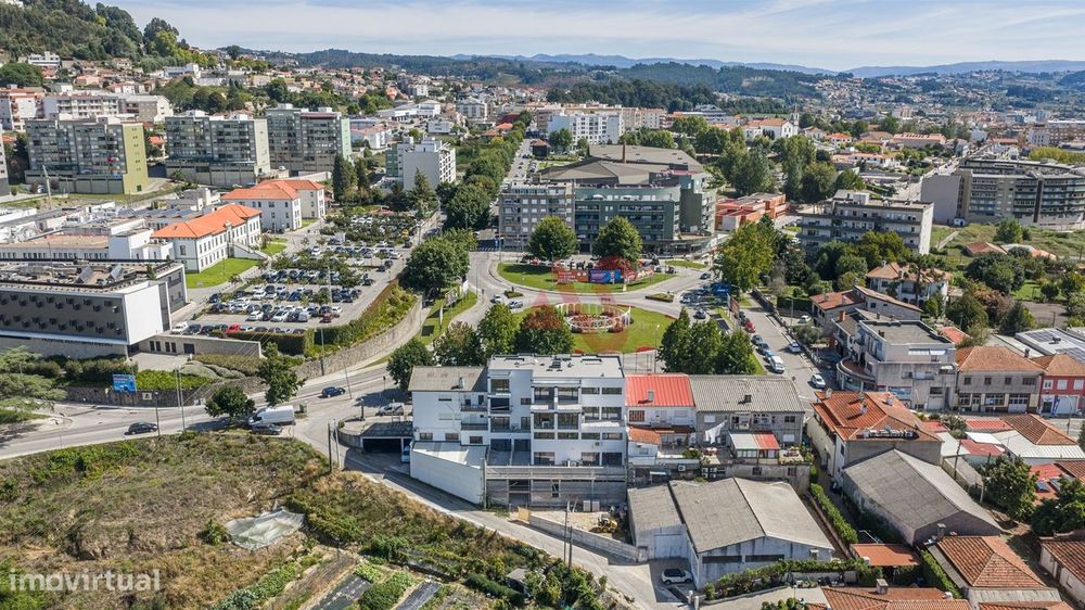 T2 Recuado No Último Andar Com Terraço No Centro De Felgueiras