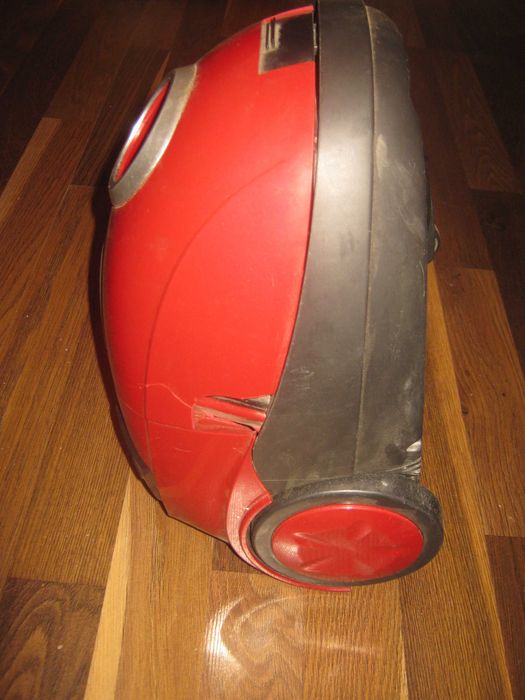Пылесос Scarlett,под ремонт.