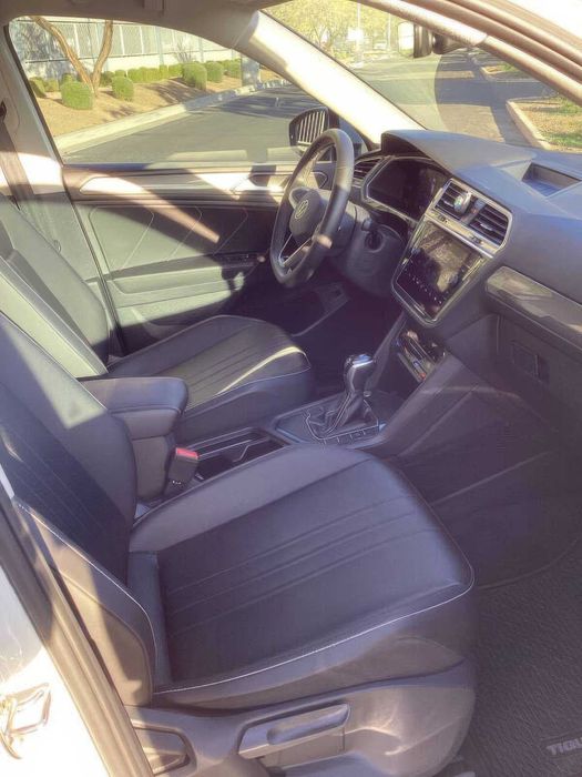Volkswagen Tiguan      2022