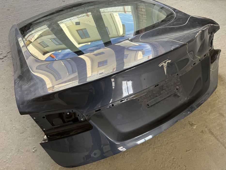 Ляда кришка багажника+скло Tesla S 2022