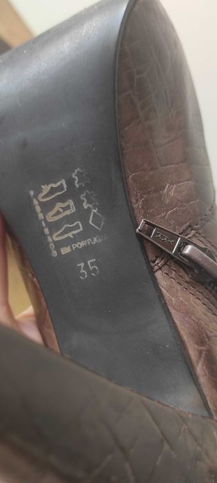 Botas em pele altas como novas