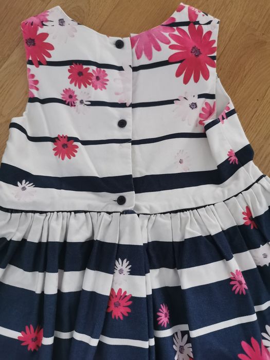 Sukienka na rozmiar 104