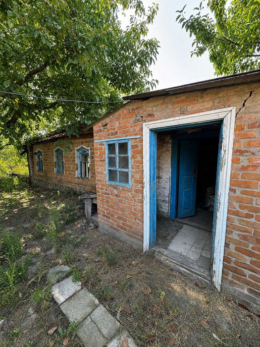 Продаж будинку з окремою територією в Ромнах, без комісії