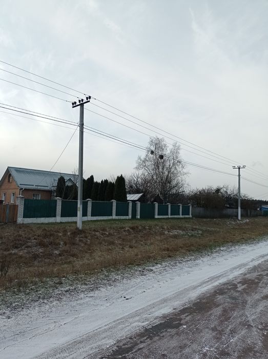 Будинок під лісом біля р Десна. Село Оболоння Н-Сівер р-н (Коропський)