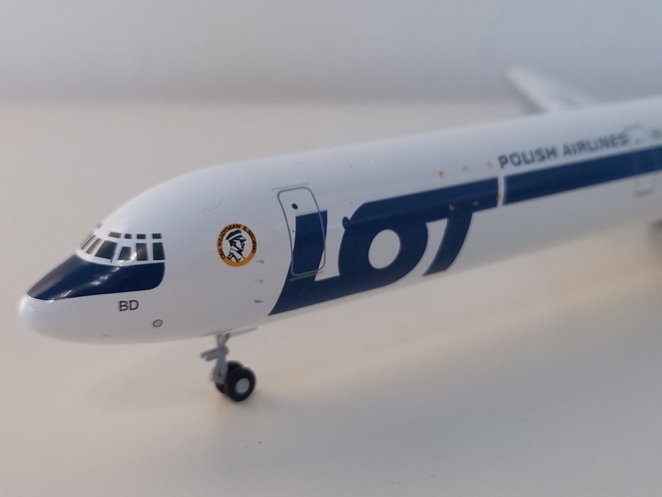 IŁ-62M PLL LOT metalowy herpa 1:200 duży!!!