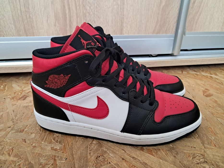 Кросівки Nike Jordan 1 Mid White Black Red 554724-079