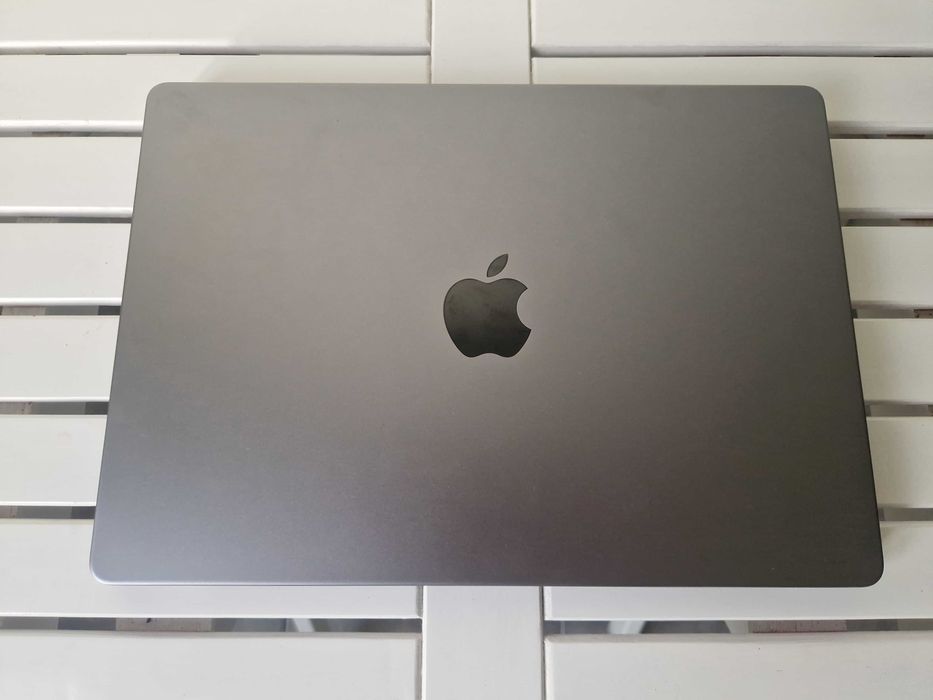 2021 Apple MacBook Pro 14" (M1 Pro) / 16 GB / 512 GB