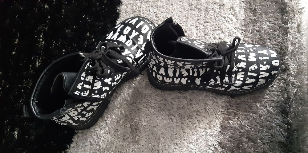 Botas SEASIDE Pretas e Brancas cano baixo 34