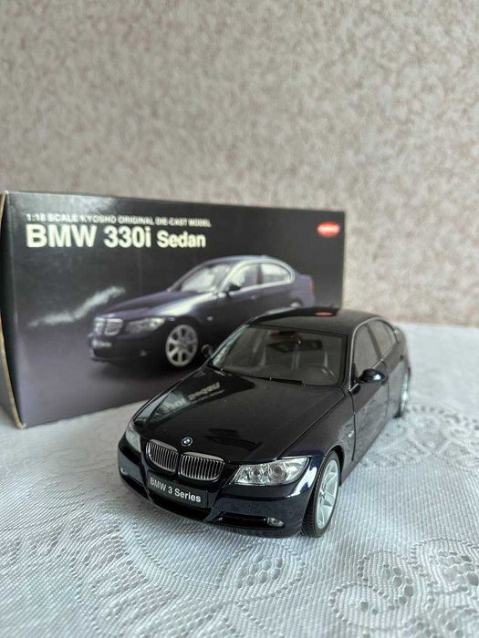 Колекційна модель BMW E90 330i Kyosho 1/18