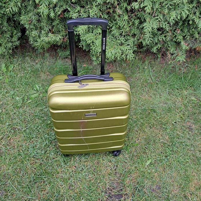 Sprzedam różne  walizki  od 50 zl , 40 x 20 cm  55cm