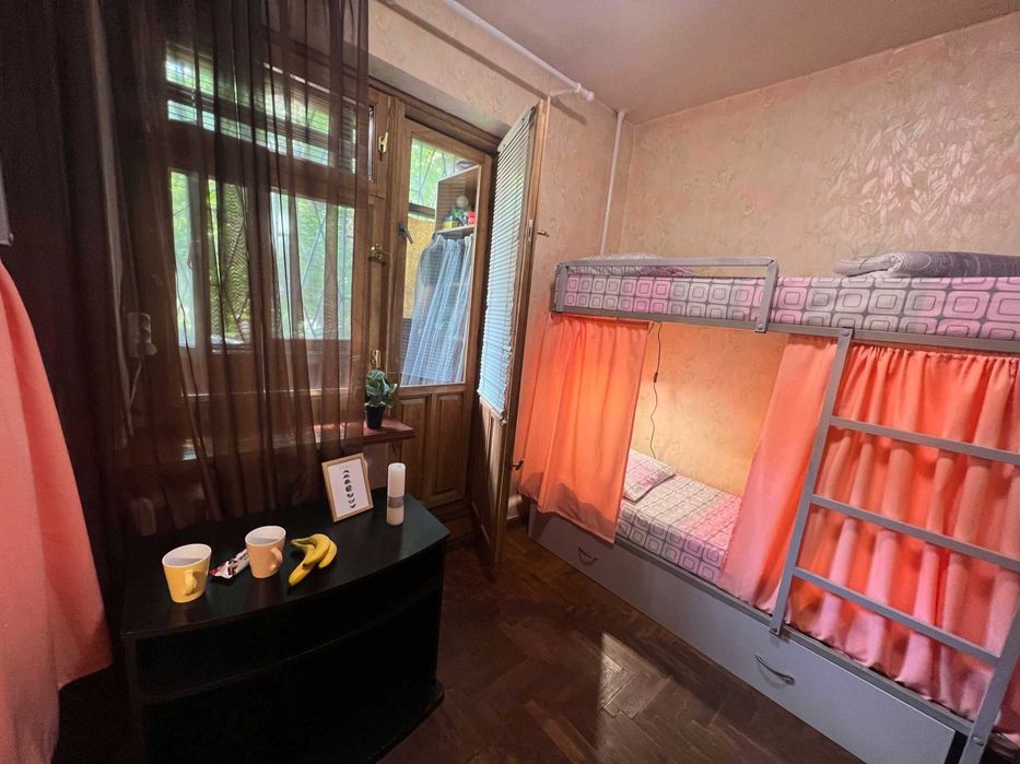 Уютный недорогой хостел на Левобережке, первый этаж, легкий доступ .