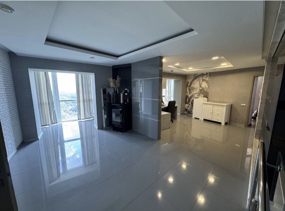 Дворівнева квартира 230 кв.м. Одна на поверху. Панорама парку Софіївка