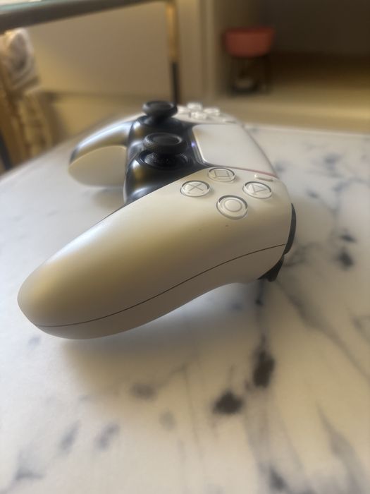 Uszkodzony pad ps5