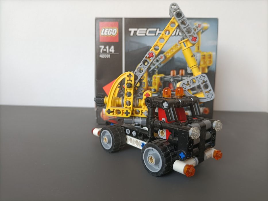 LEGO TECHNIC 42031 Ciężarówka z wysięgnikiem