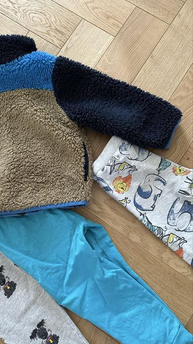 Oddam ubrania 2/3 lata