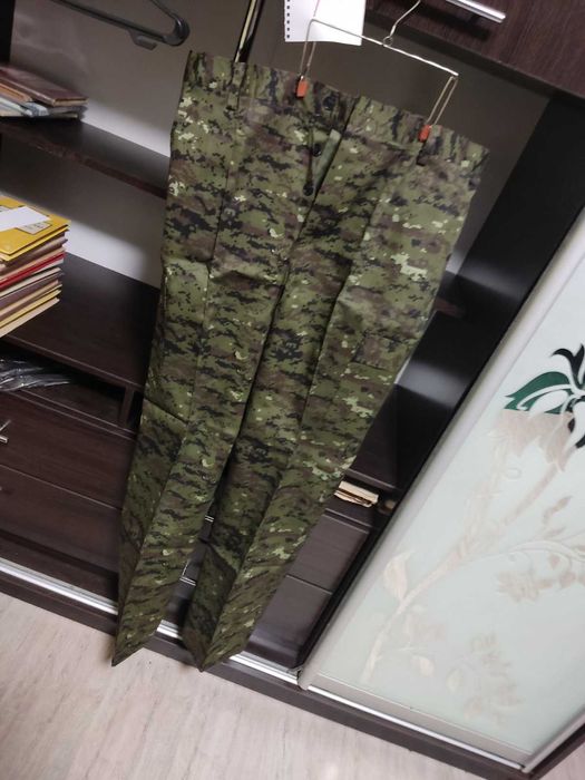 Штани  камуфляжні нові