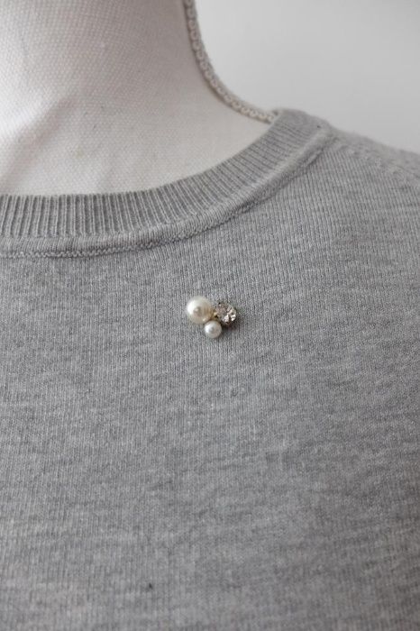 Blusa cinza com pérolas Zara