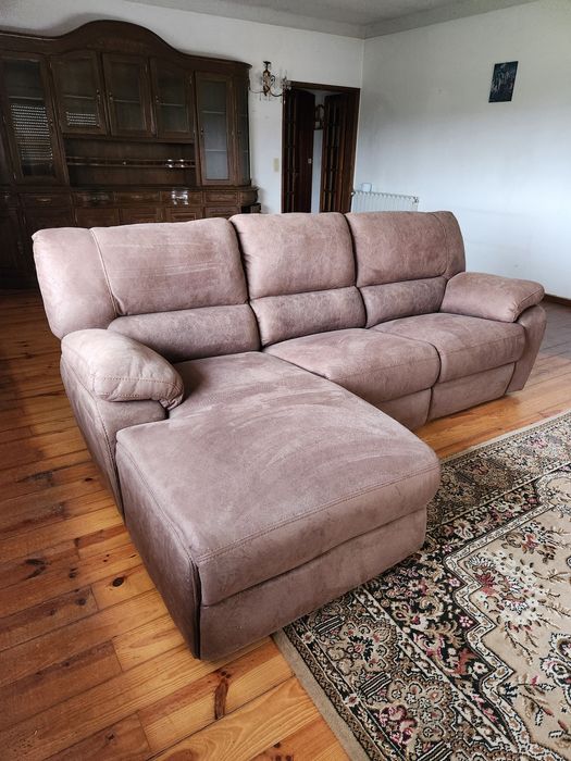 Sofá com chaise longue confortável