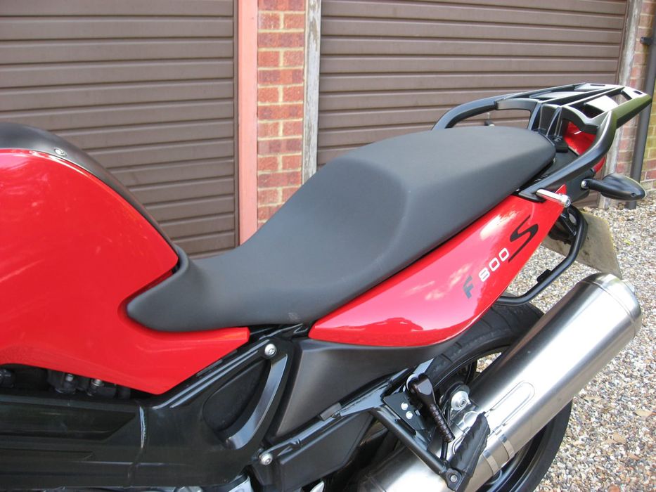 Banco extra baixo original para mota bmw f 800 s / f 800 st