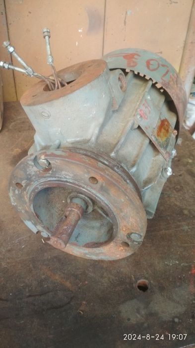 Двигун мотор 1.1 кВт 1410 об/хв канистра200літрів