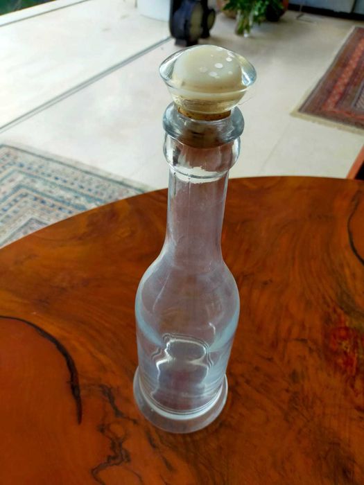 Garrafa de vidro antiga