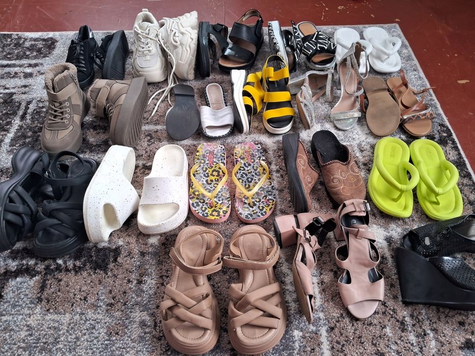 Босоніжки,шльопанці,кросівки 21,5 стопа ,кеди,сандалі