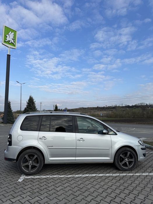 Volkswagen Touran 2.0 tdi lifestail / automat