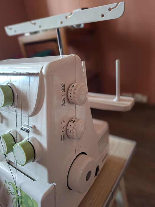 Оверлок  Janome T-72 б/у
