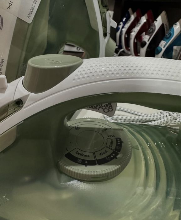 Праска Tefal FV 5783 , нова , без упаковки