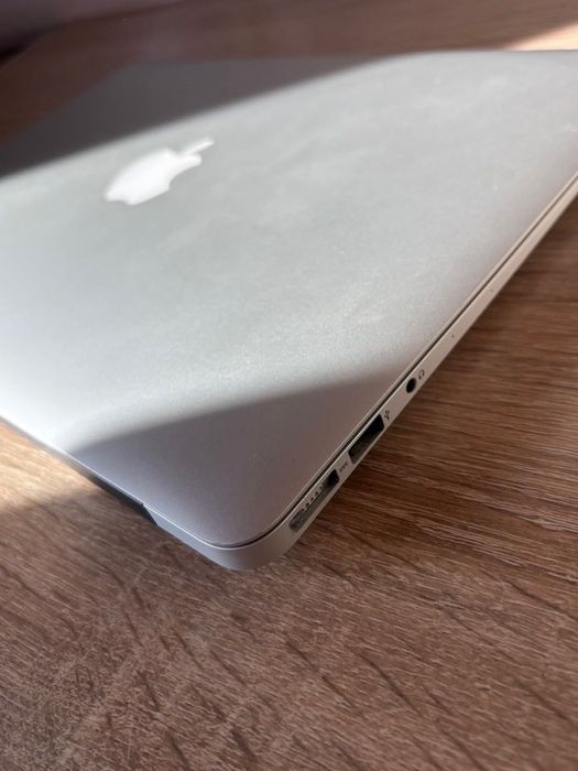 MacBook Air 8GB/128GB (13-inch, 2017), стан майже ідеал