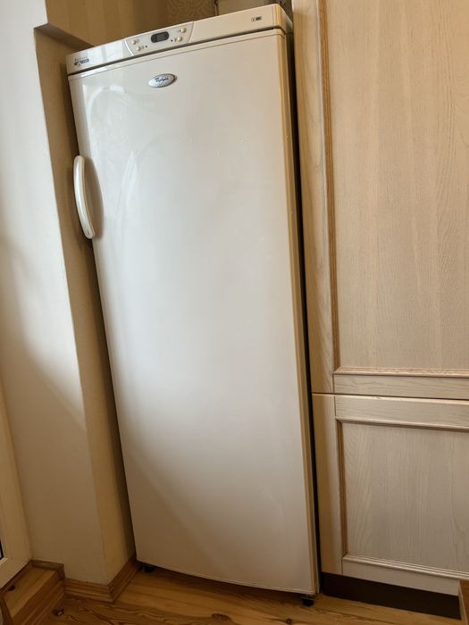 Морозильна камера Whirlpool