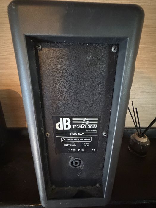 Sistema de Som Profissional dB Technologies S400 + Mesa Deton 18 Canais - Kit Completo